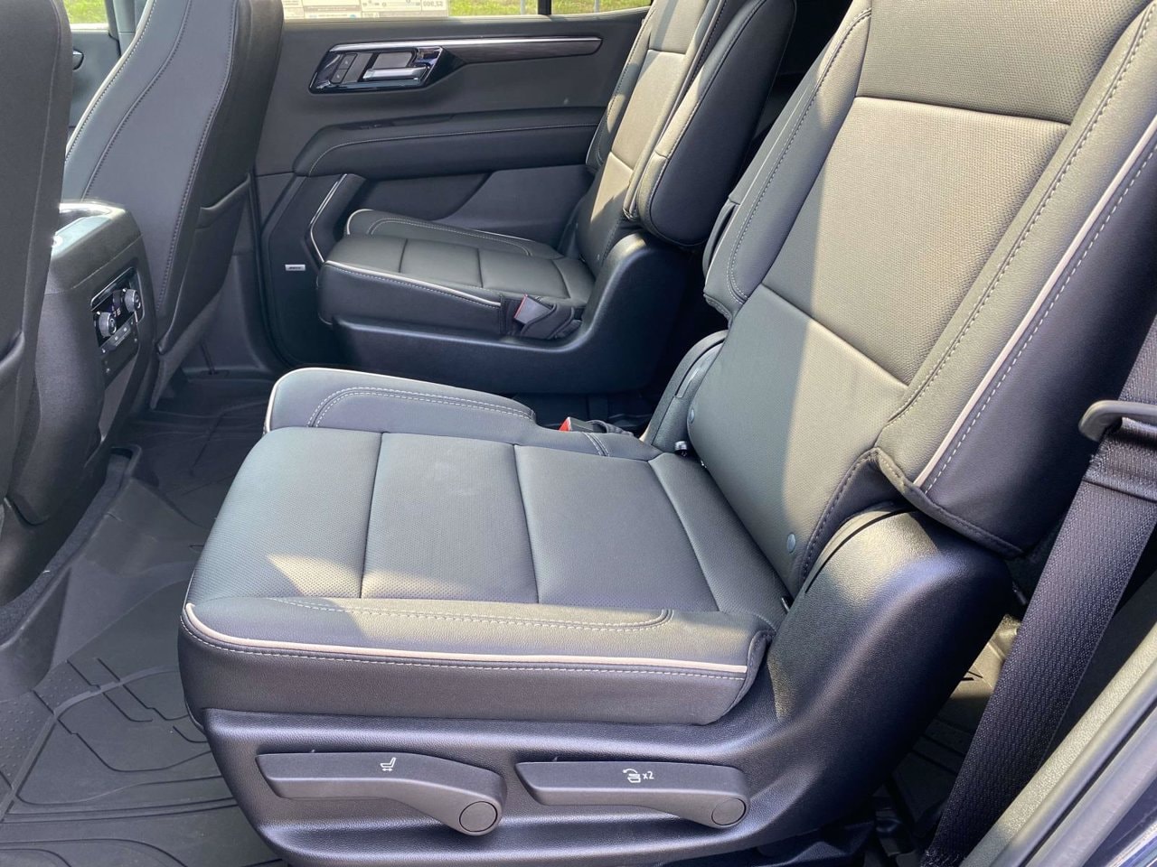 2026 Chevrolet Tahoe Premier - Photo 10
