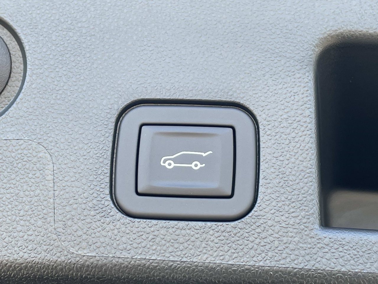 2027 Chevrolet Equinox LT - Photo 9