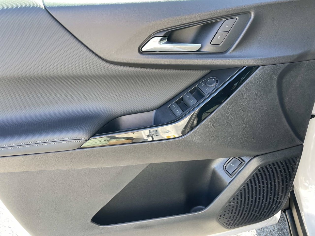 2027 Chevrolet Equinox LT - Photo 14