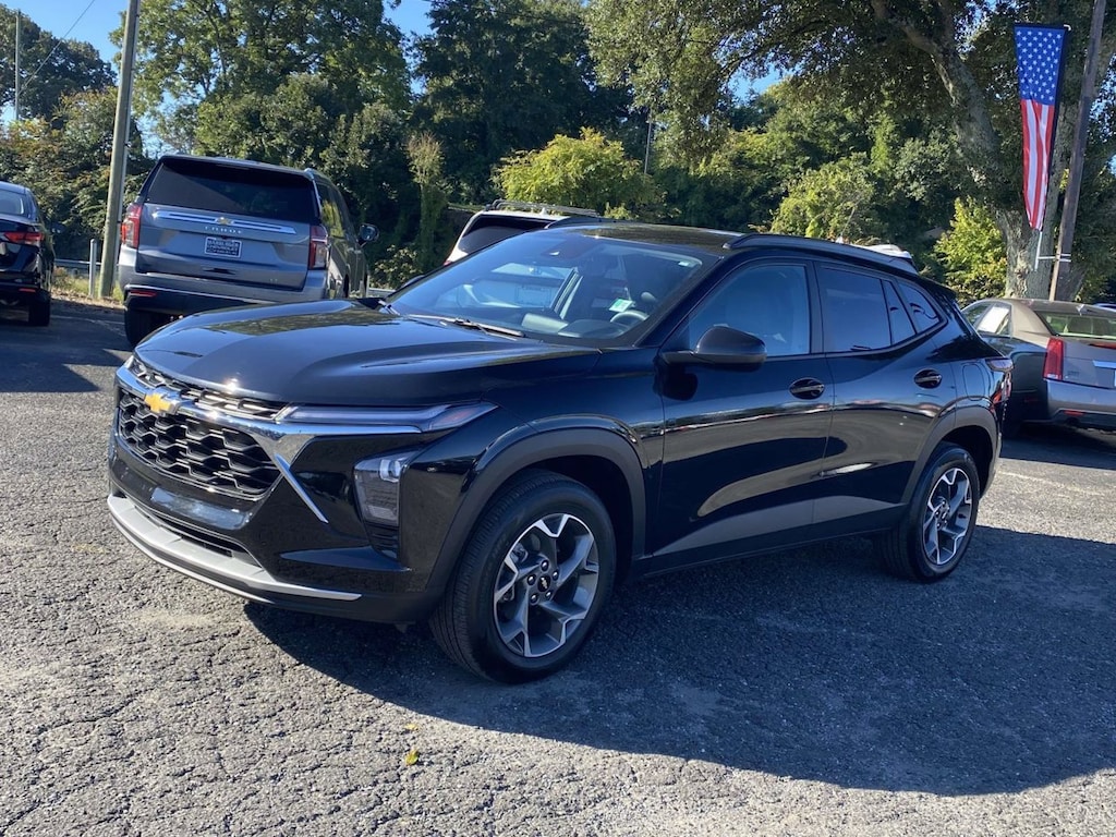 Used 2025 Chevrolet Trax LT SUV
