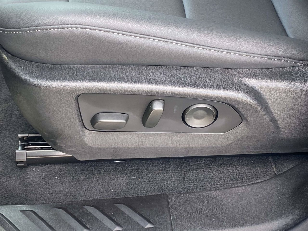 2026 Chevrolet Colorado LT - Photo 14