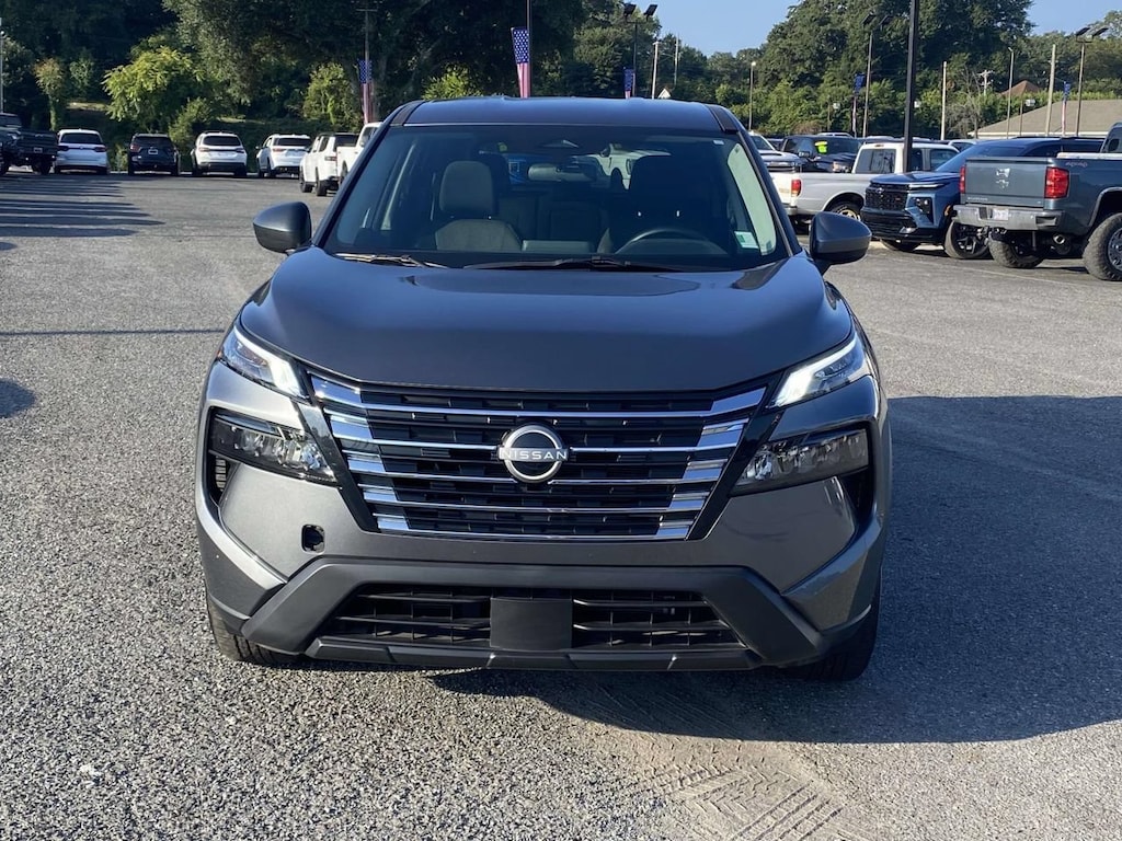 Used 2025 Nissan Rogue SV