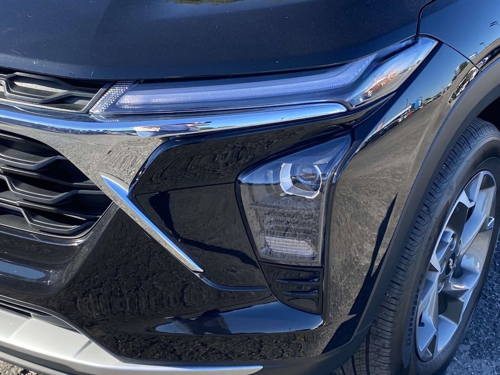 Used 2025 Chevrolet Trax LT SUV