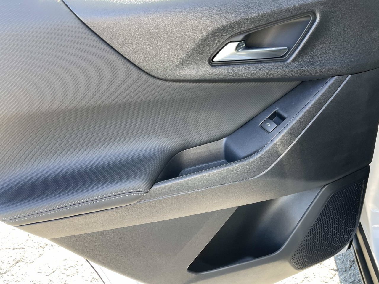 2027 Chevrolet Equinox LT - Photo 10