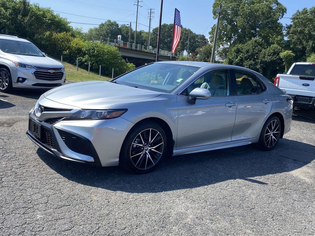 Used 2024 Toyota Camry SE