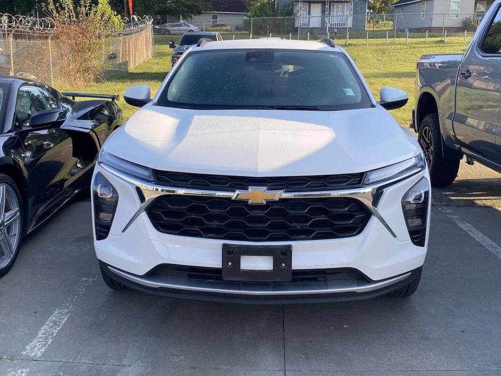 Used 2025 Chevrolet Trax LT SUV