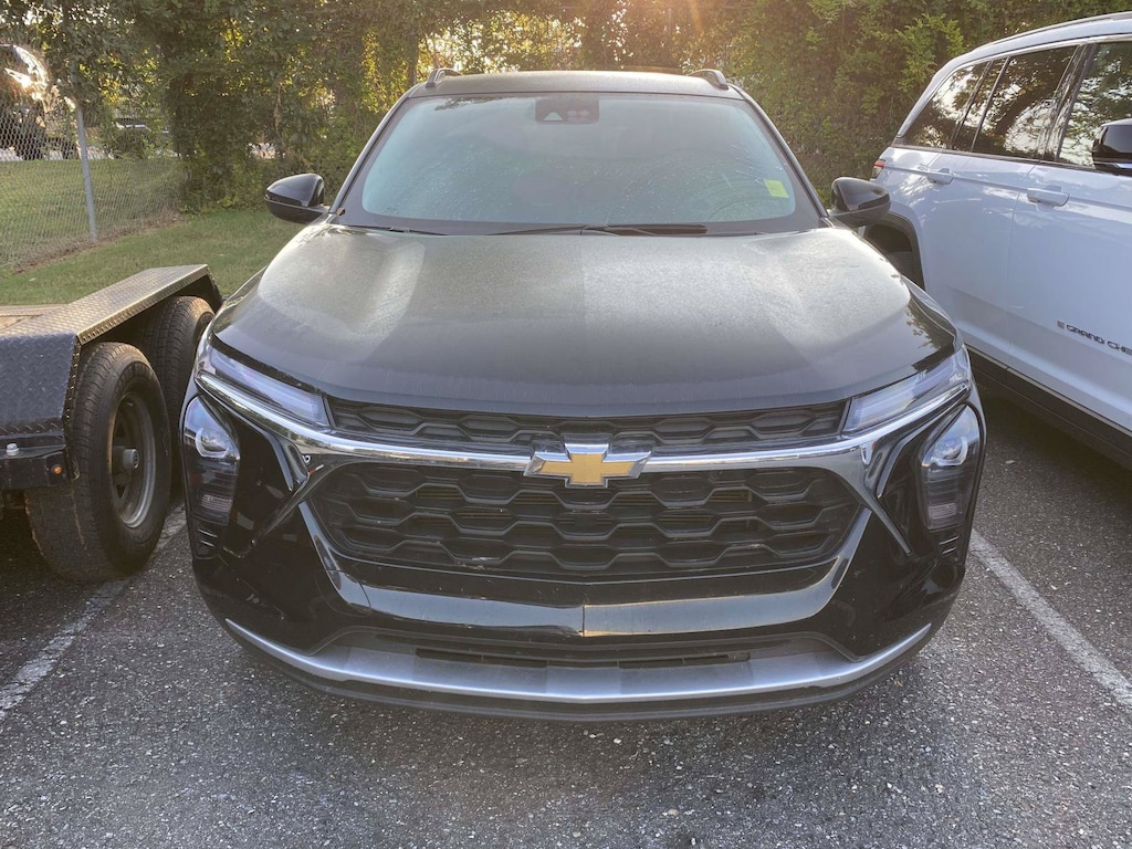 Used 2025 Chevrolet Trax LT SUV