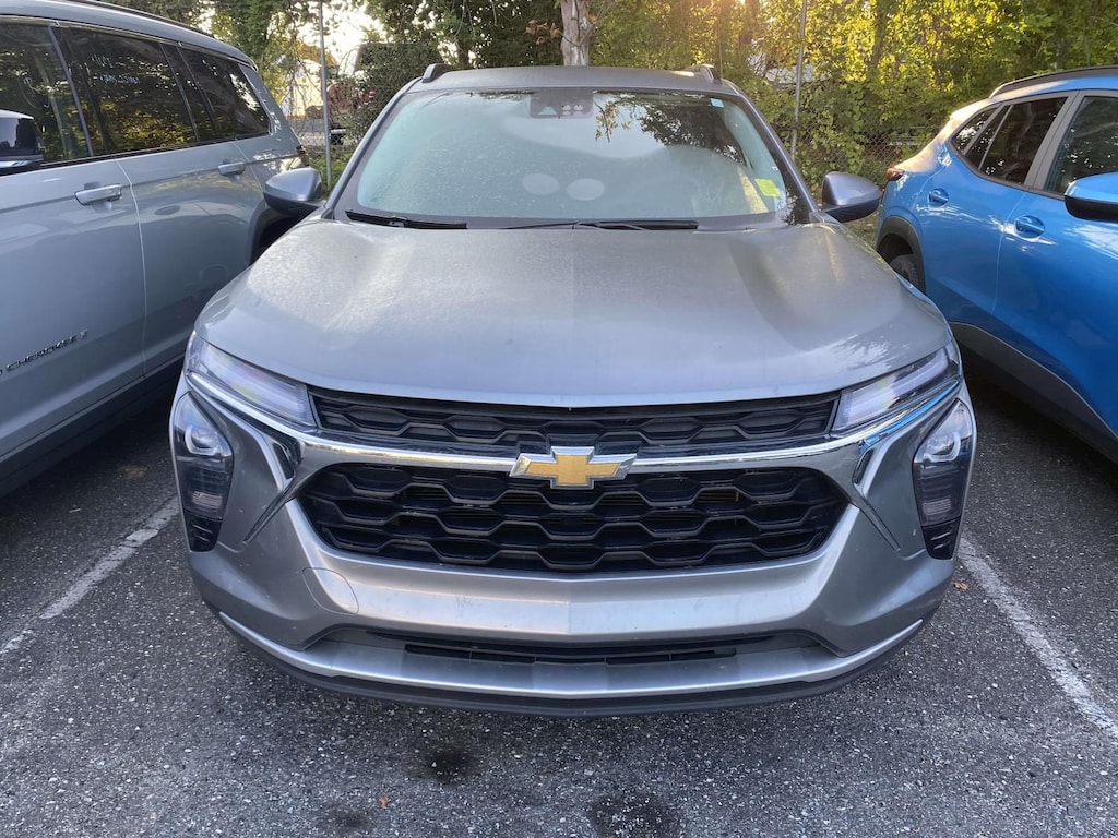 Used 2025 Chevrolet Trax LT SUV