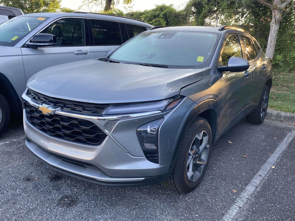 Used 2025 Chevrolet Trax LT SUV