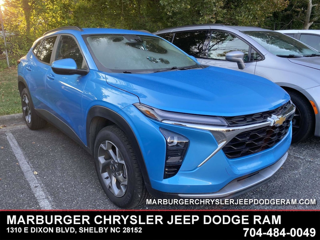 Used 2025 Chevrolet Trax LT SUV
