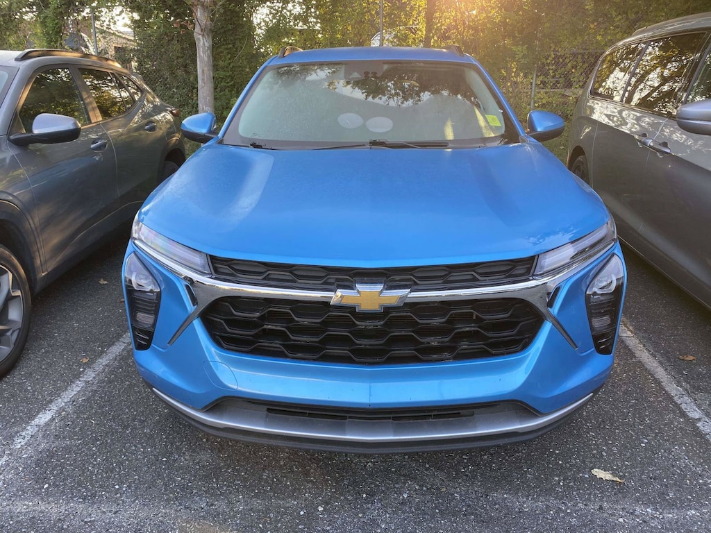 Used 2025 Chevrolet Trax LT SUV