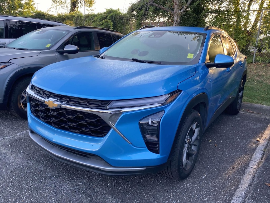 Used 2025 Chevrolet Trax LT SUV