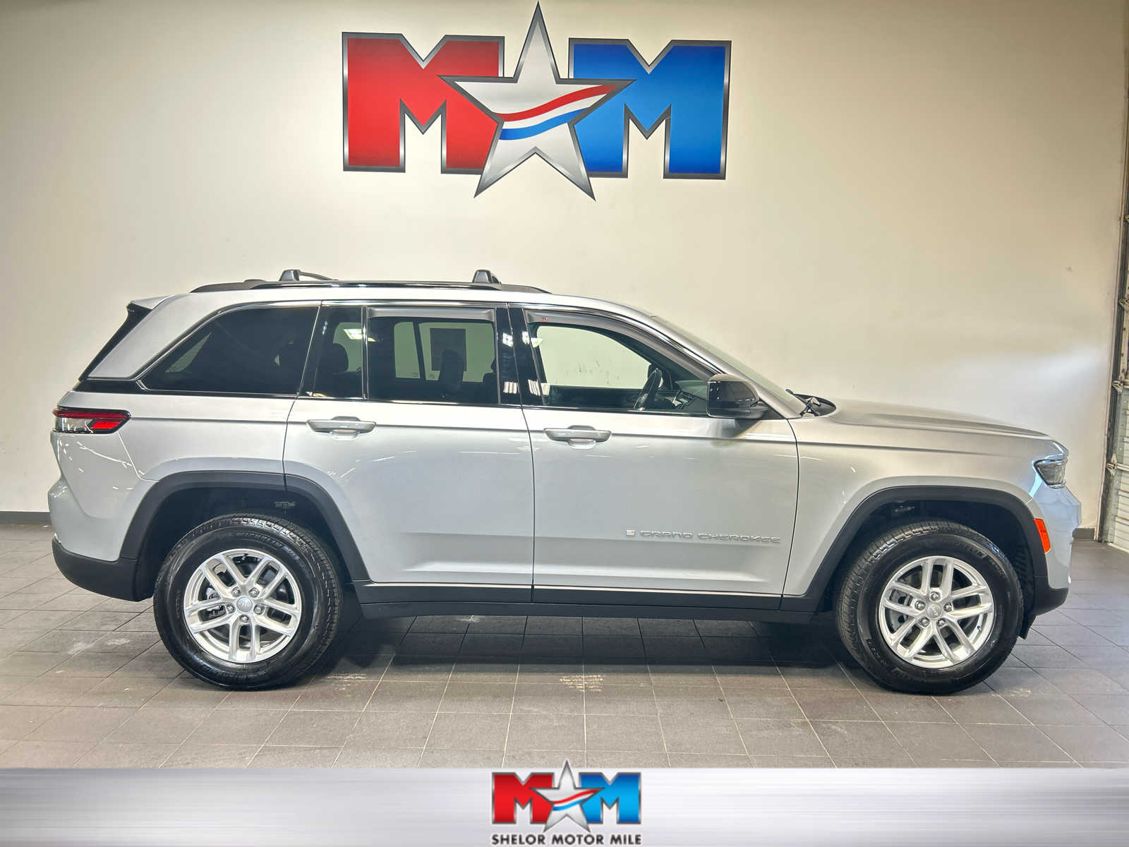 2025 Jeep Grand Cherokee Laredo