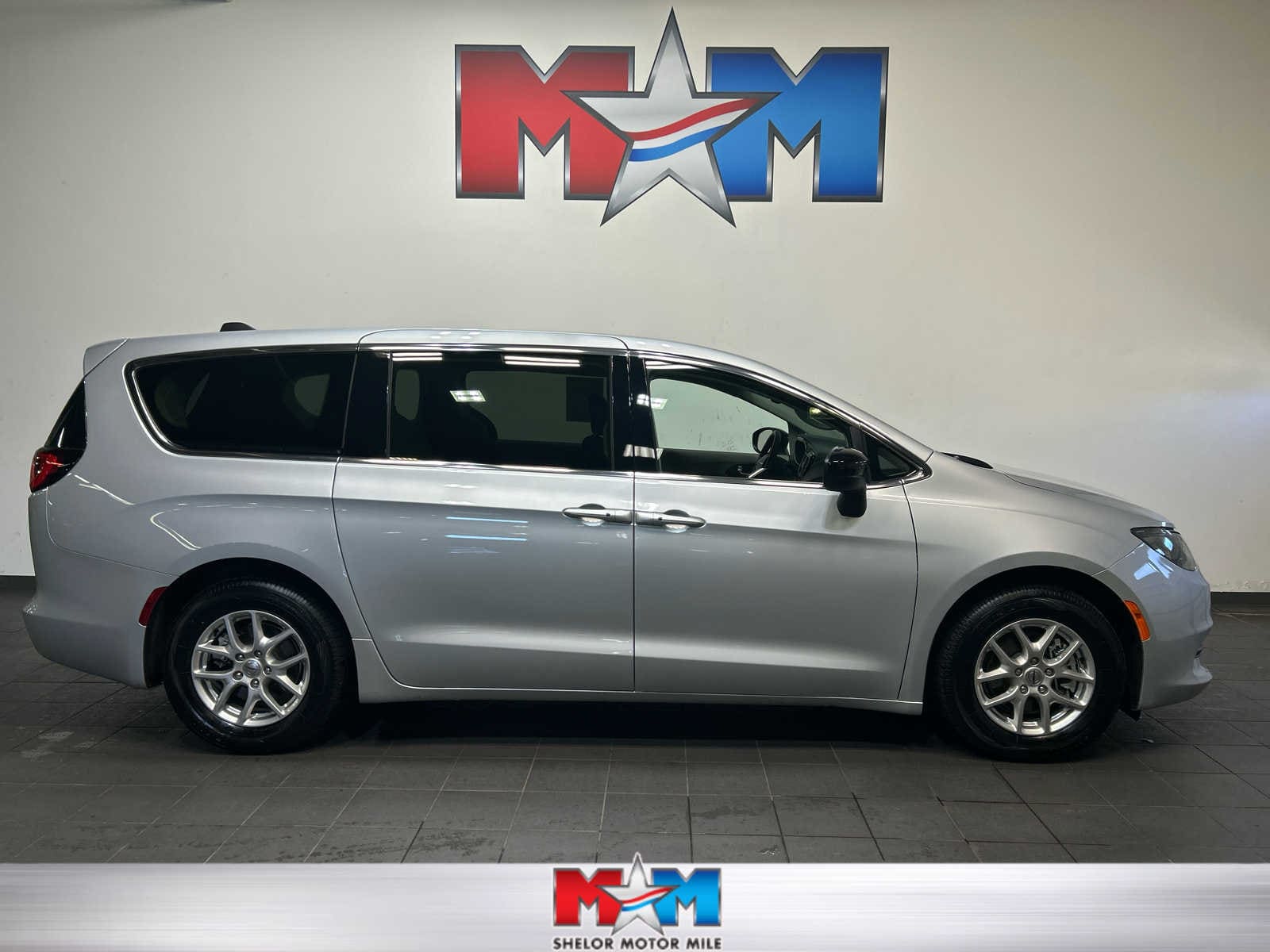 2024 Chrysler Voyager LX