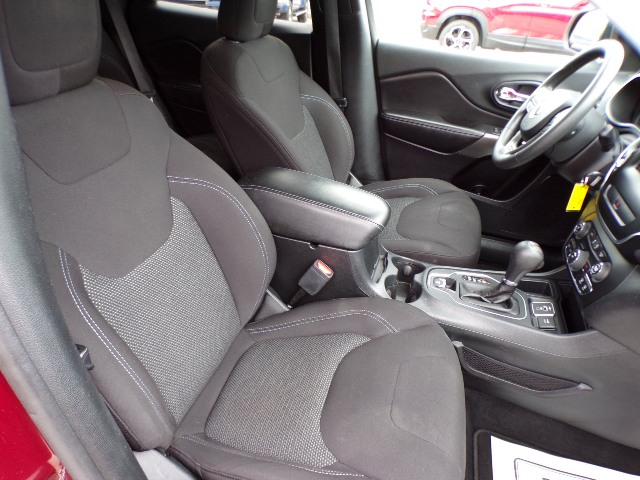 2020 Jeep Cherokee Latitude - Photo 19