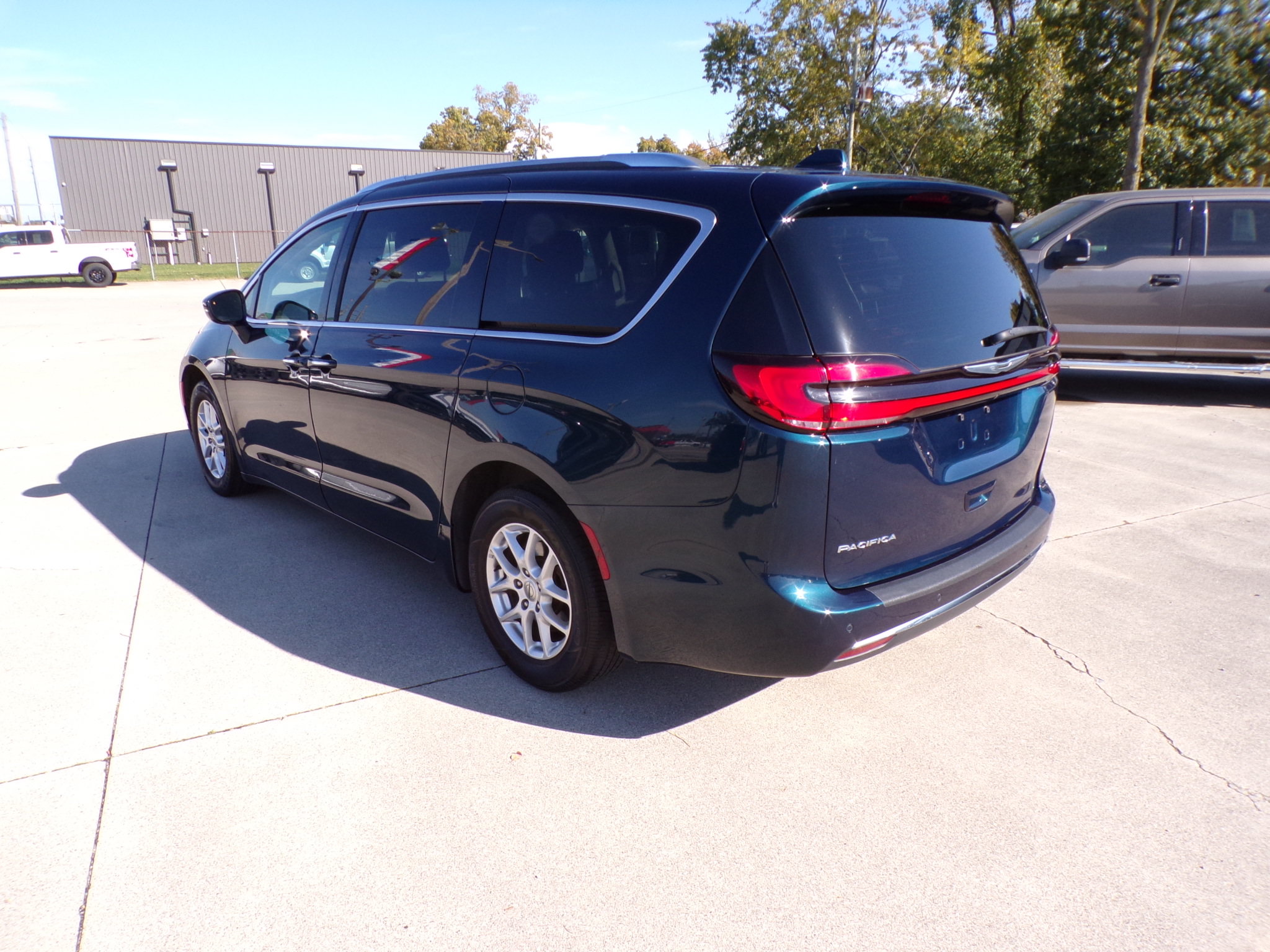 Used 2021 Chrysler Pacifica Touring L Van Passenger Van
