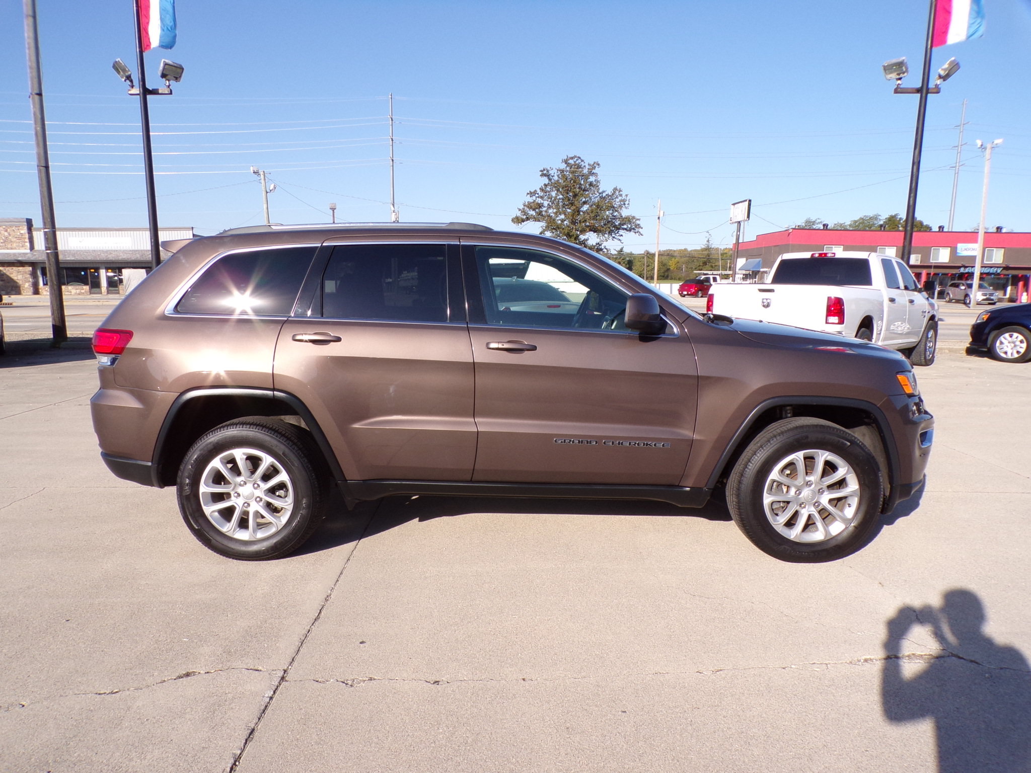 Used 2021 Jeep Grand Cherokee Laredo SUV