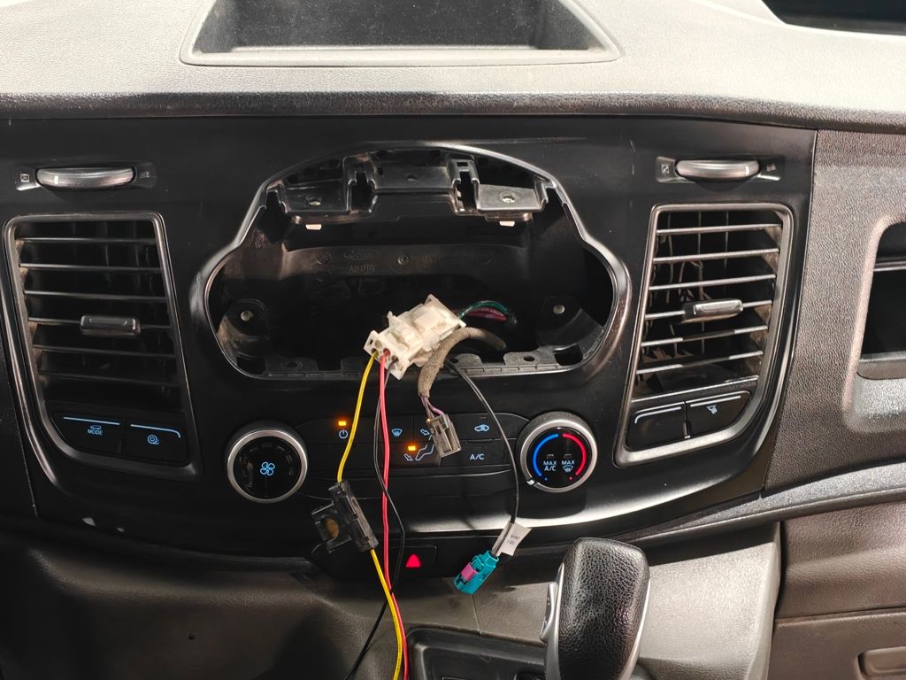 2021 Ford Transit Cutaway Base - Photo 6