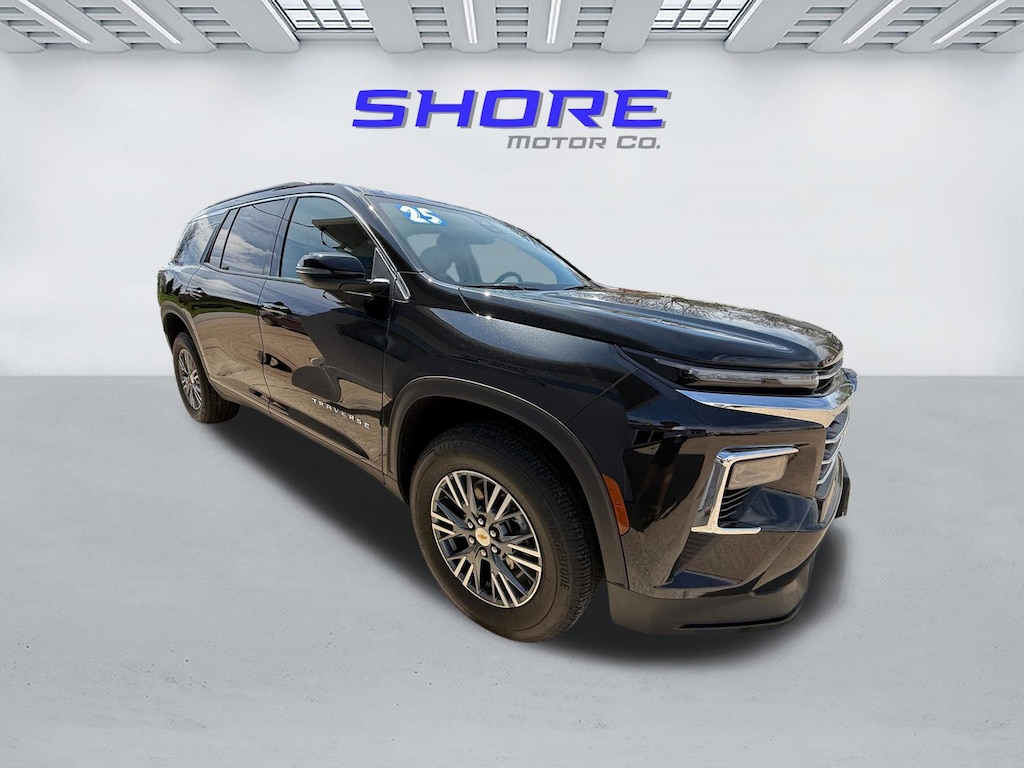 Used 2025 Chevrolet Traverse LT SUV