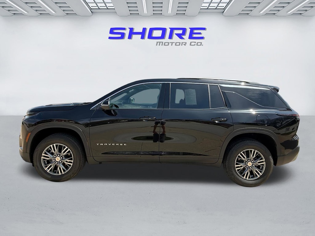 Used 2025 Chevrolet Traverse LT SUV