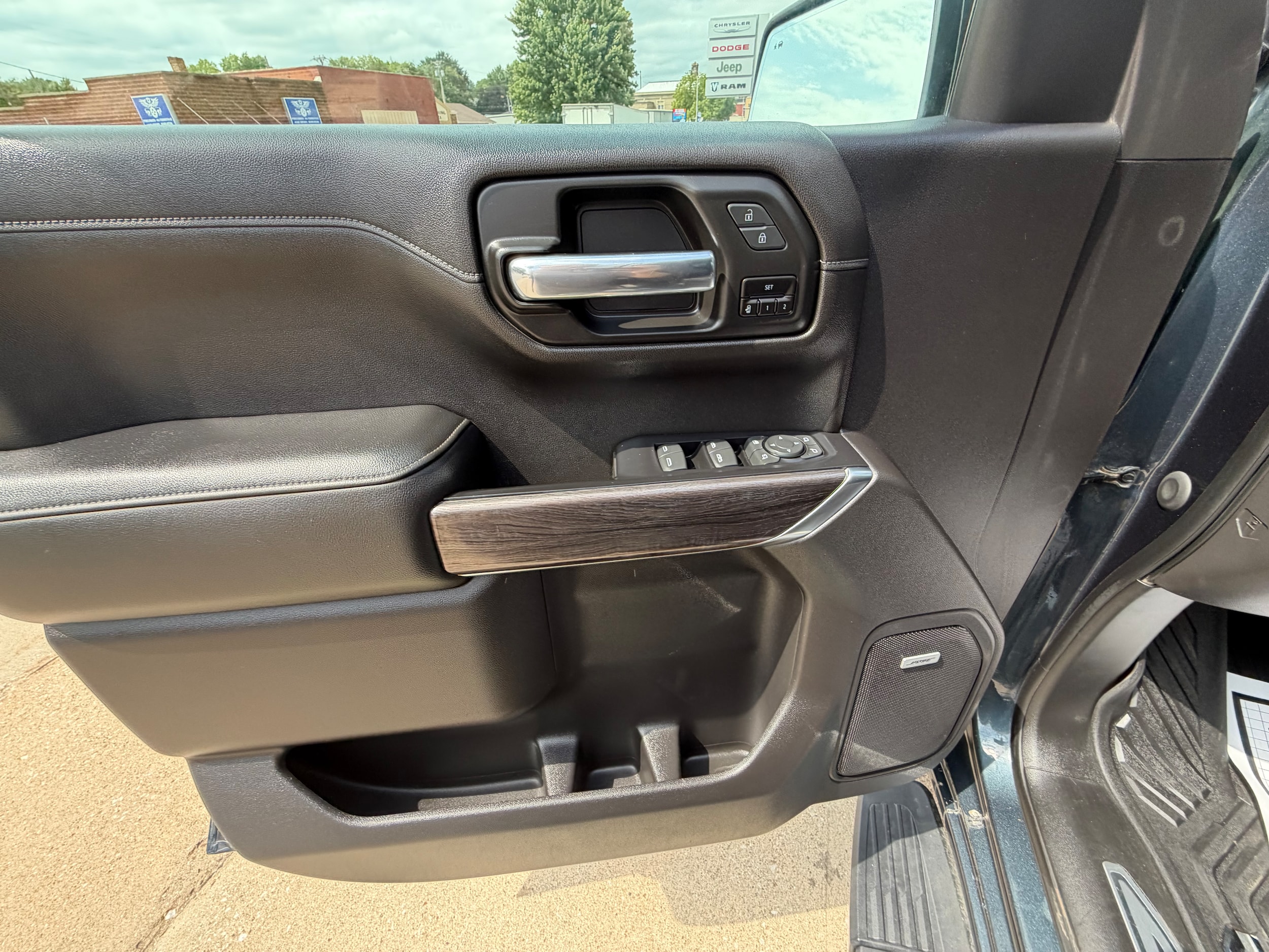 2020 Chevrolet Silverado 1500 LTZ - Photo 28