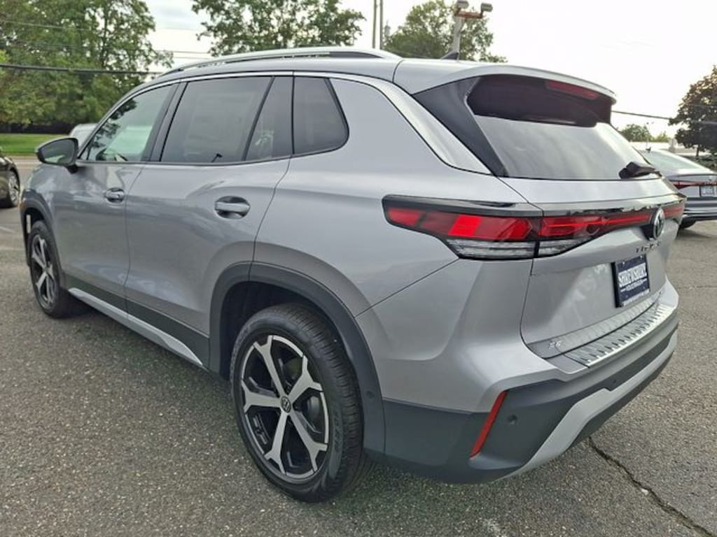 New 2026 Volkswagen Tiguan SE SUV