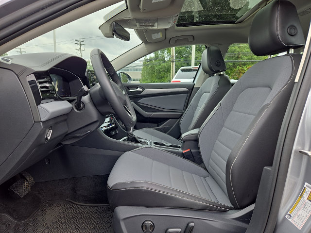 2026 Volkswagen Jetta SE - Photo 13