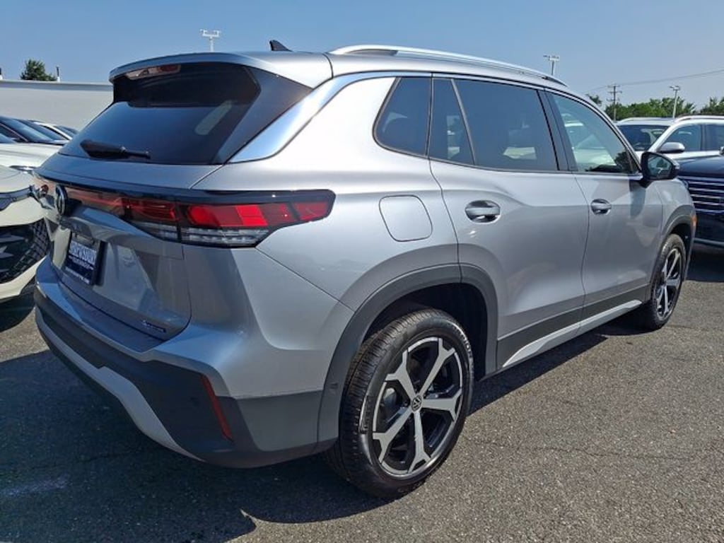 New 2026 Volkswagen Tiguan SE SUV