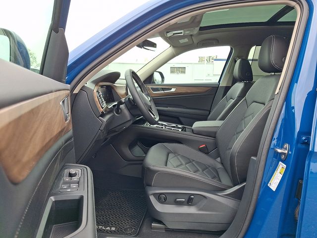 2026 Volkswagen Atlas SE w/Tech - Photo 6