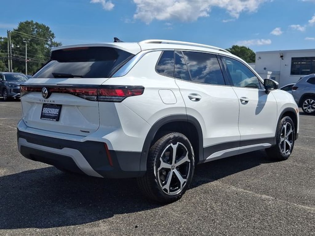 New 2026 Volkswagen Tiguan SE SUV
