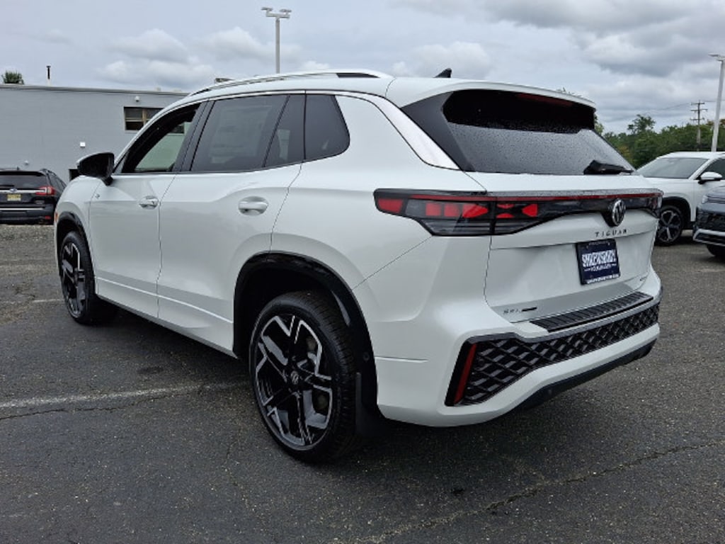 New 2026 Volkswagen Tiguan SEL R-Line Turbo SUV