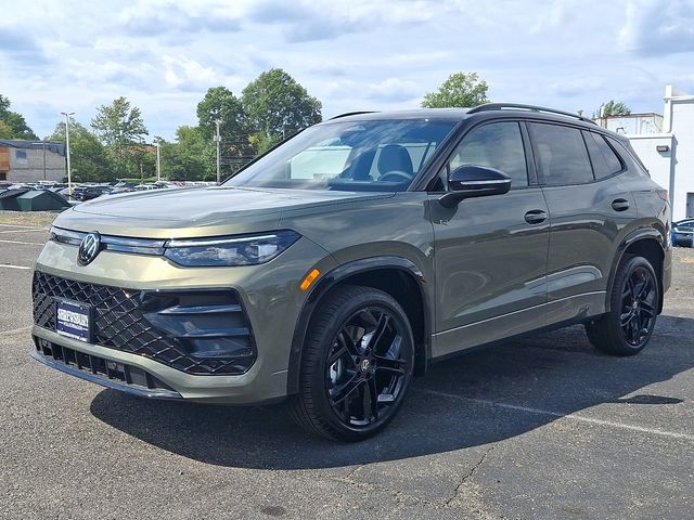 New 2026 Volkswagen Tiguan SE R-Line Black SUV
