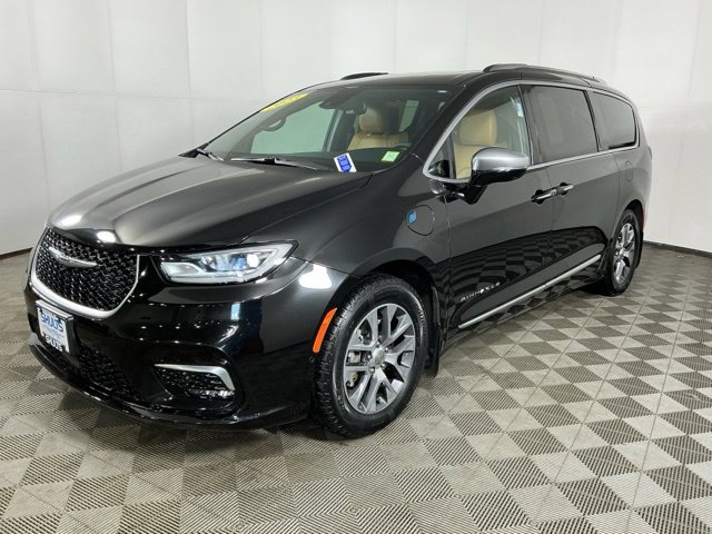 Used 2023 Chrysler Pacifica Hybrid Pinnacle Minivan/Van