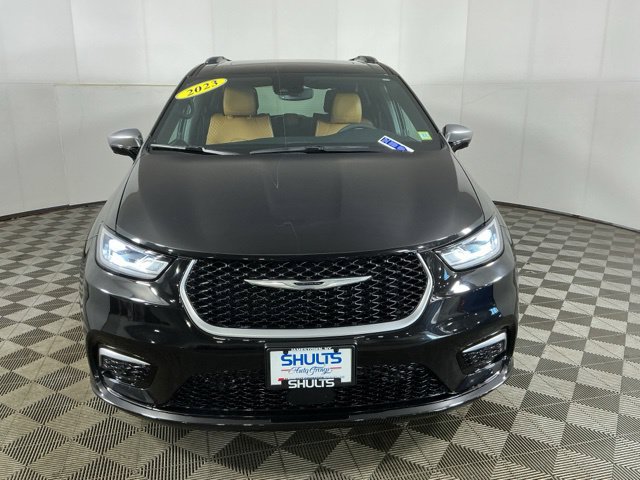 Used 2023 Chrysler Pacifica Hybrid Pinnacle Minivan/Van
