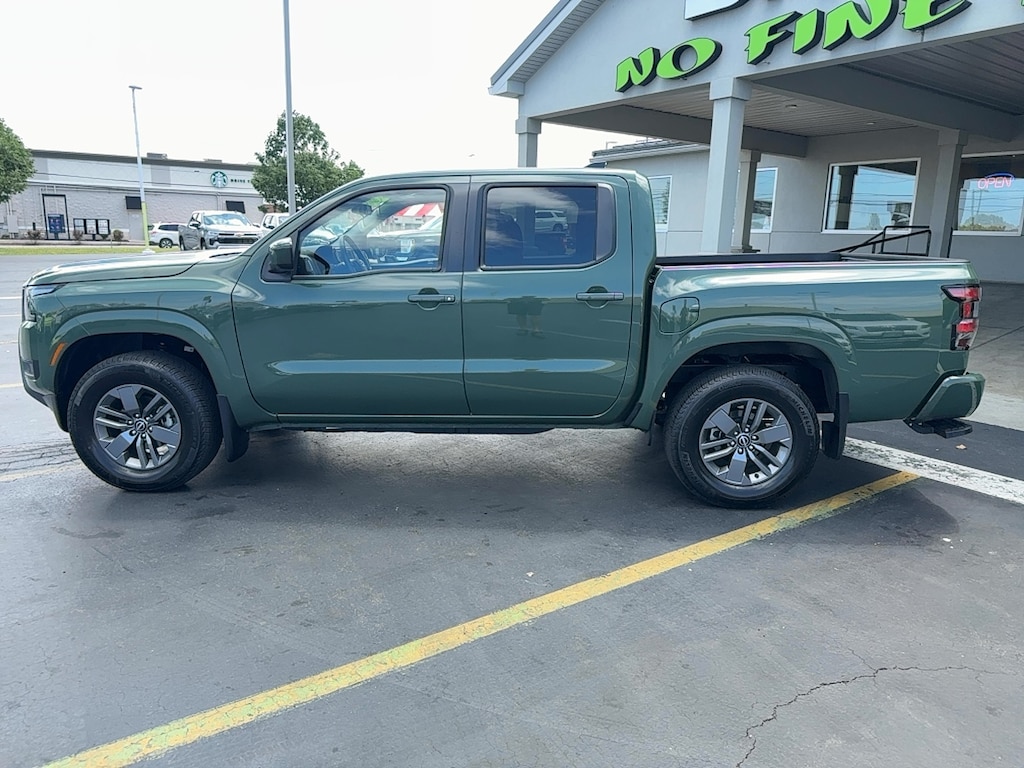 Used 2025 Nissan Frontier SV Crew Cab 4x4 SV
