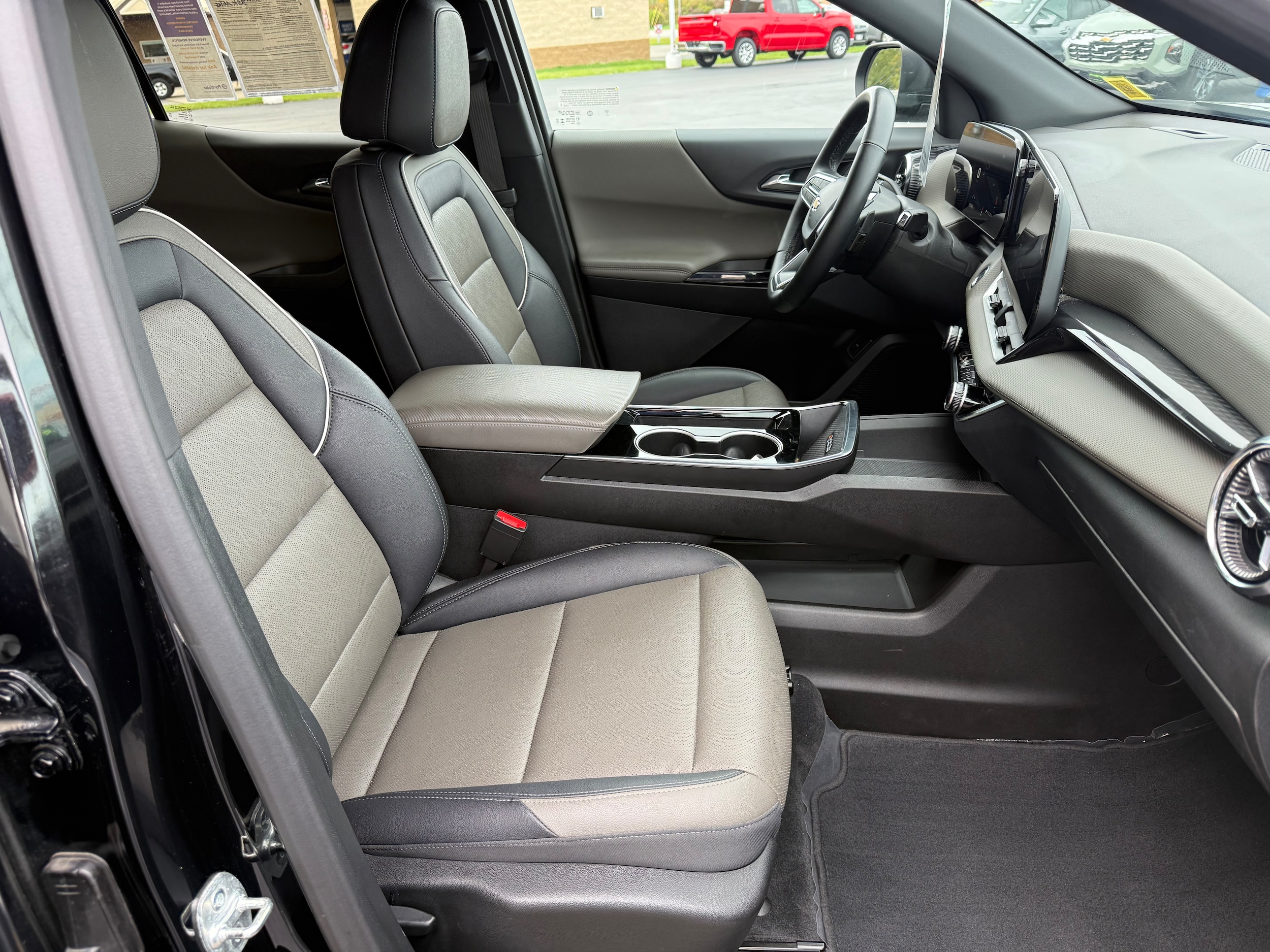 2025 Chevrolet Equinox LT - Photo 23
