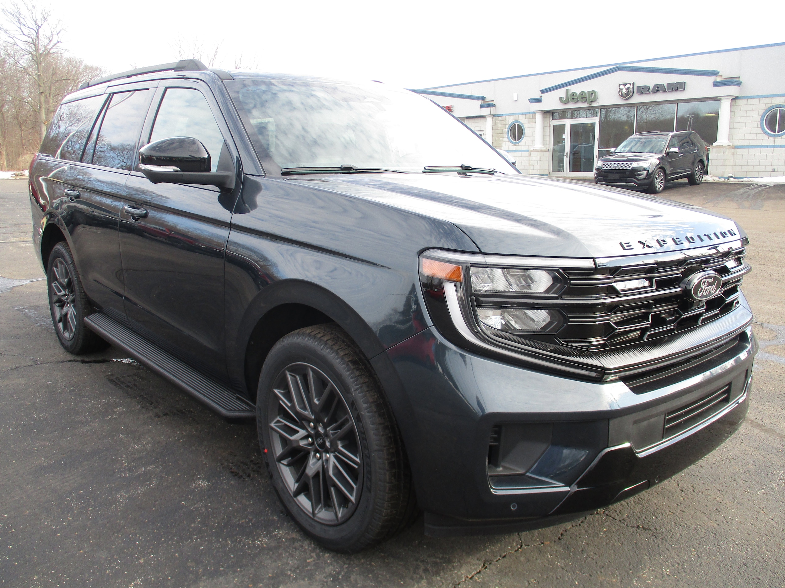 2026 Ford Expedition Platinum - Photo 2