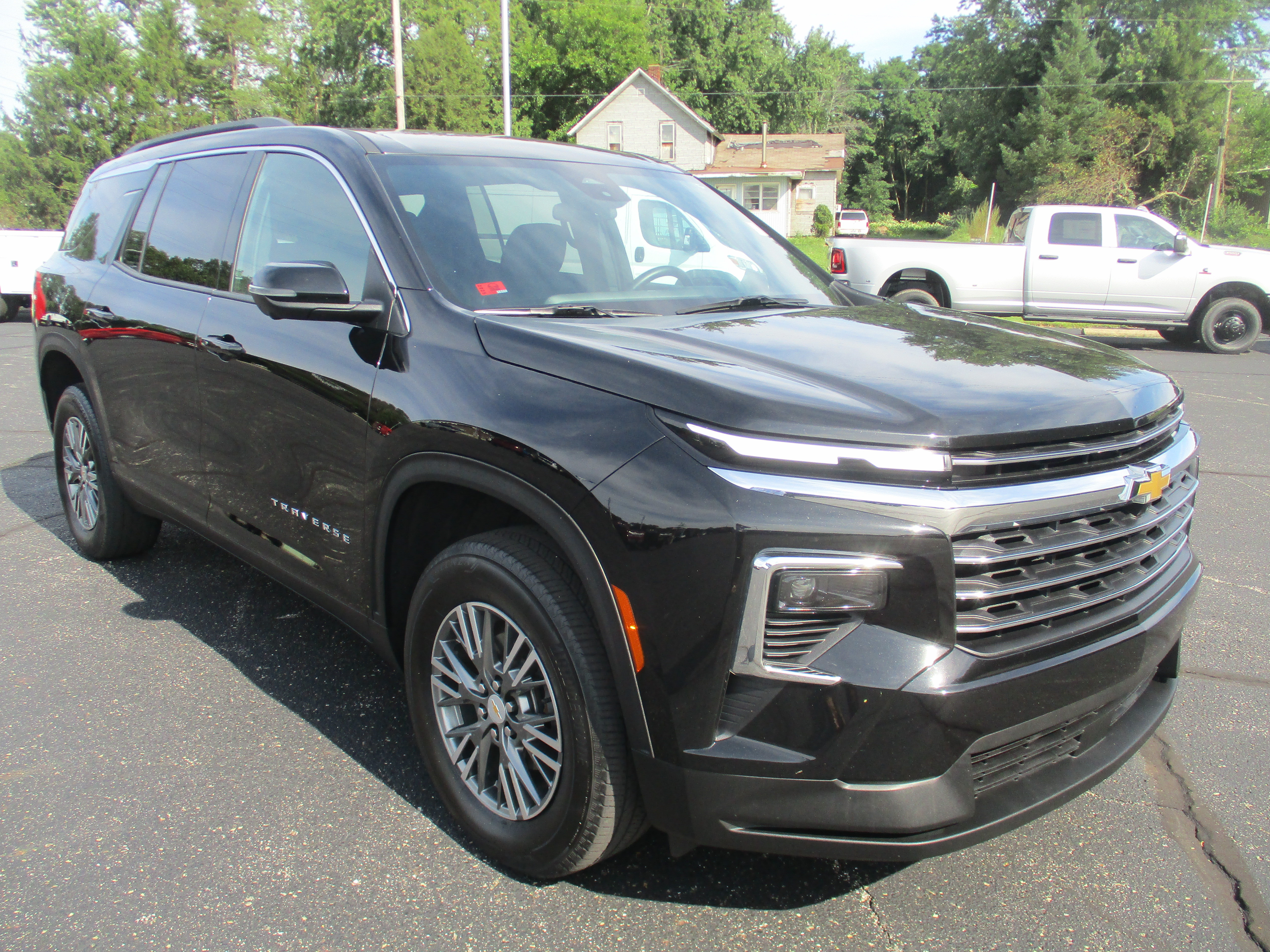 Used 2024 Chevrolet Traverse AWD LT SUV