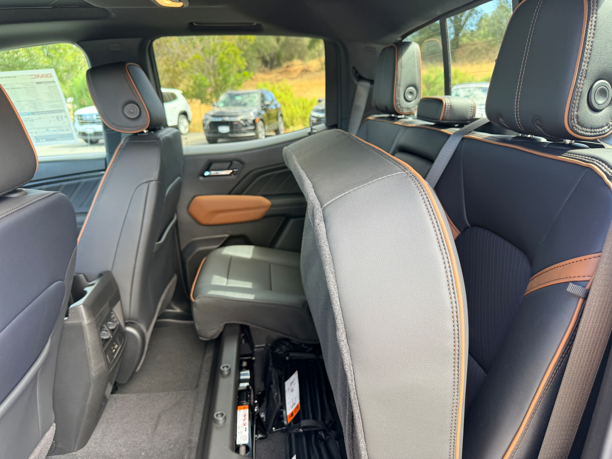 2026 GMC Canyon AT4 - Photo 10