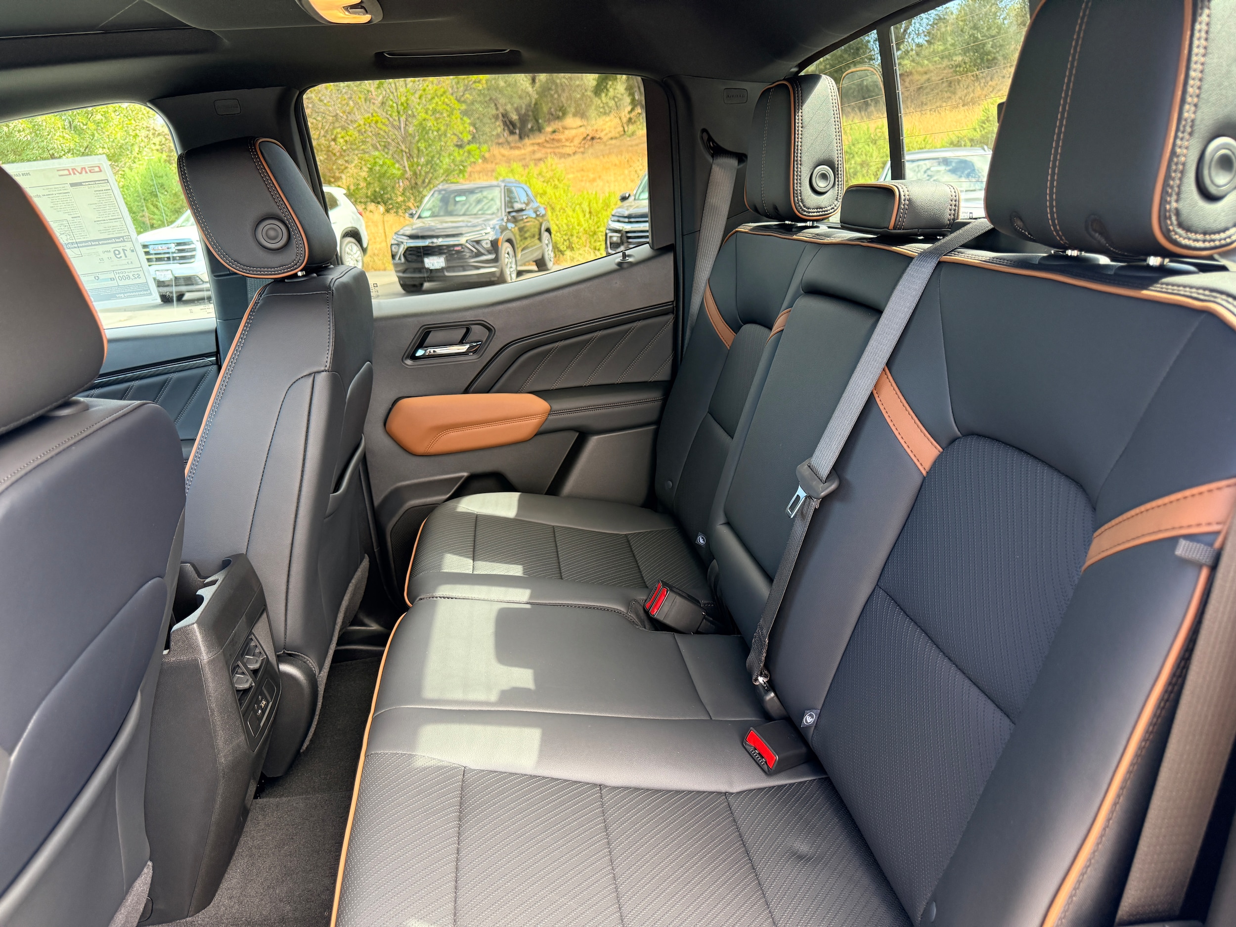 2026 GMC Canyon AT4 - Photo 8