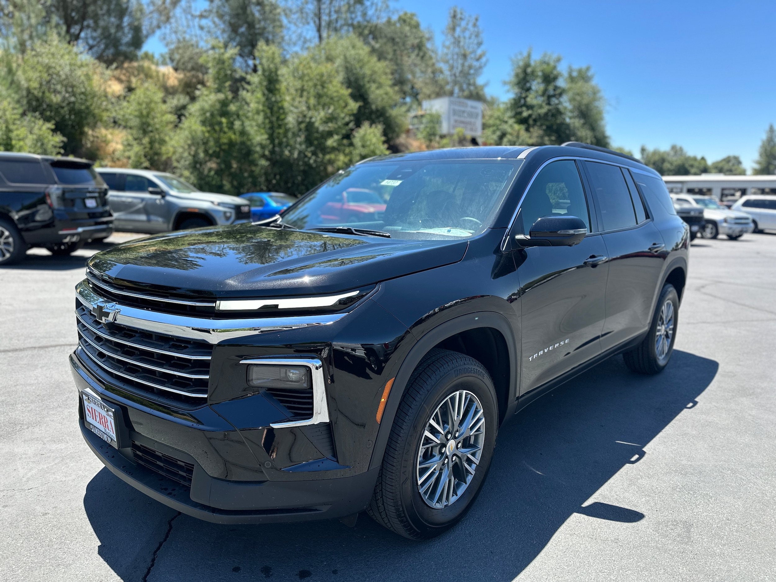 2025 Chevrolet Traverse LT