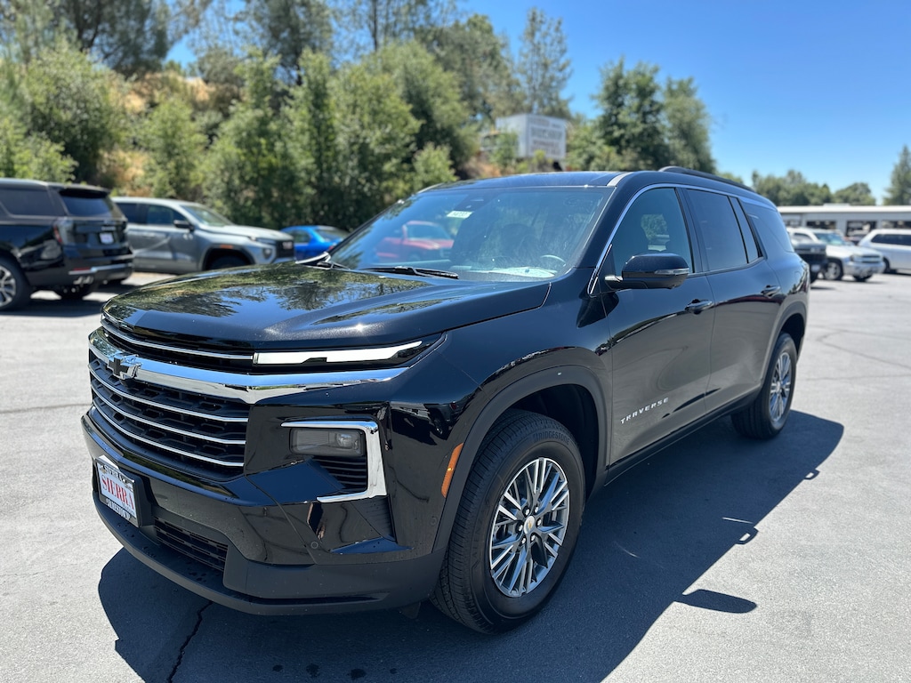 Used 2025 Chevrolet Traverse LT SUV