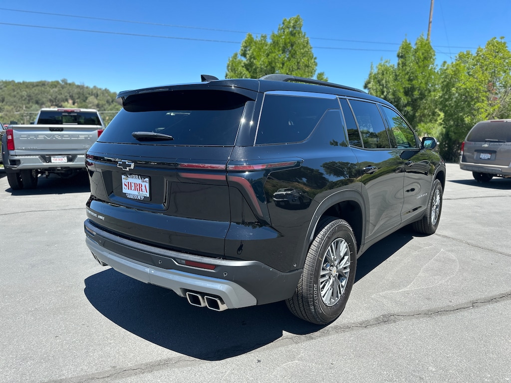 Used 2025 Chevrolet Traverse LT SUV