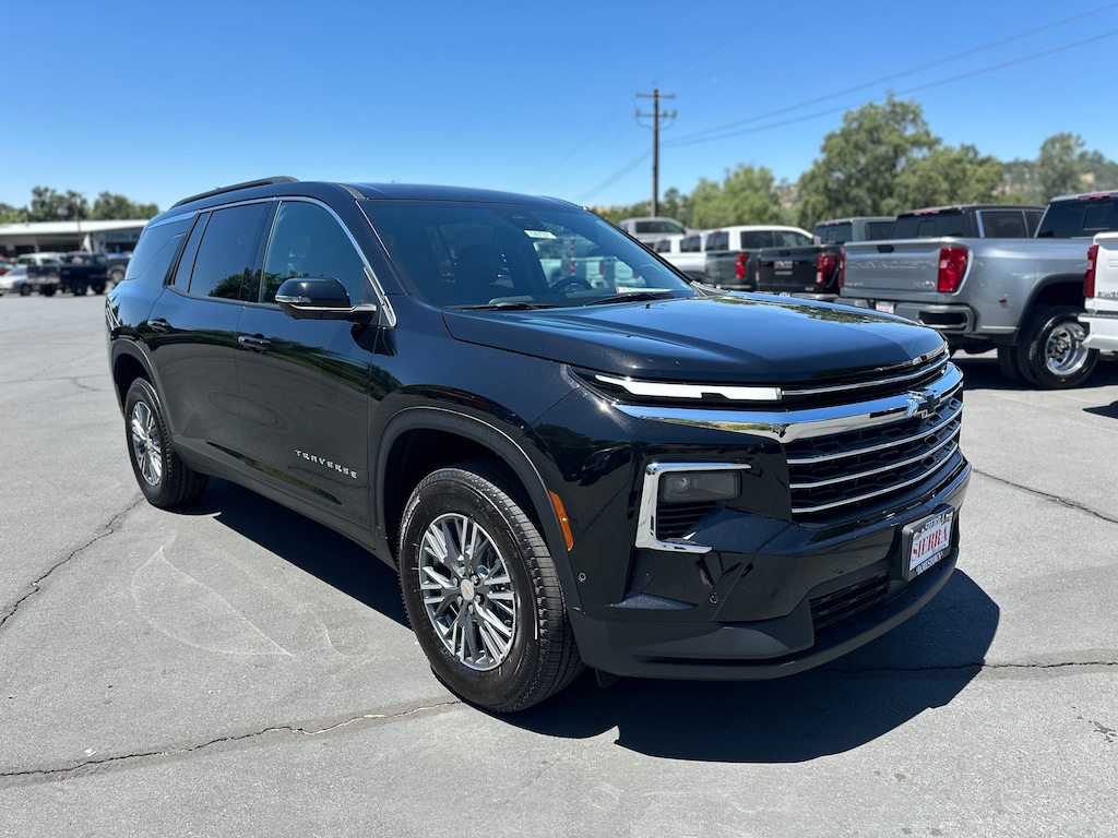 Used 2025 Chevrolet Traverse LT SUV