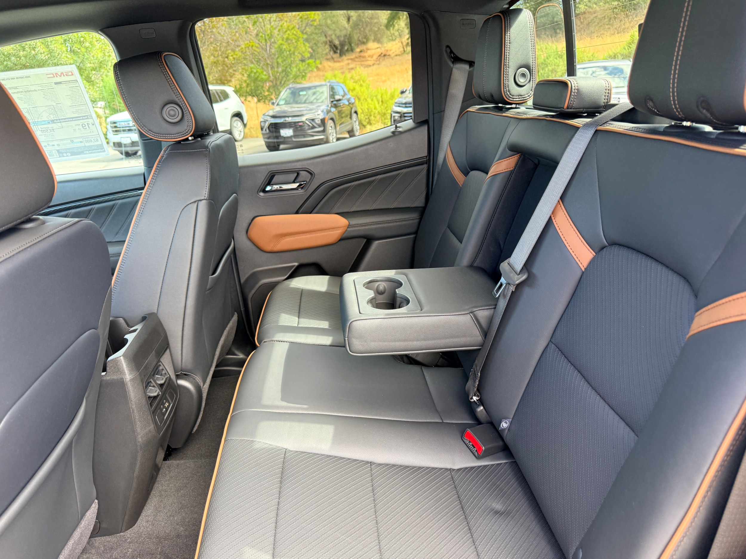 2026 GMC Canyon AT4 - Photo 9