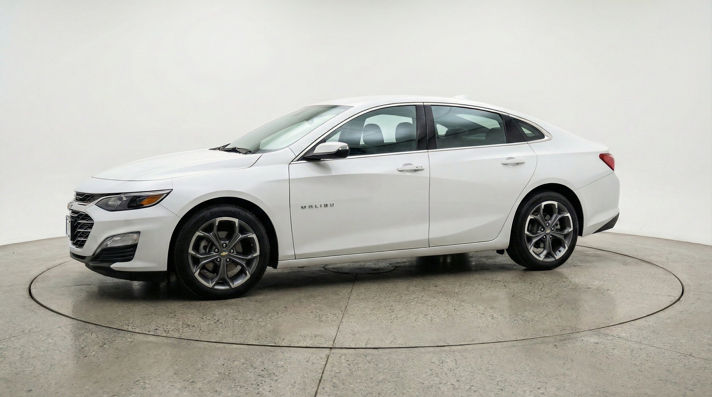 Thumbnail: 2024 Chevrolet Malibu - 3