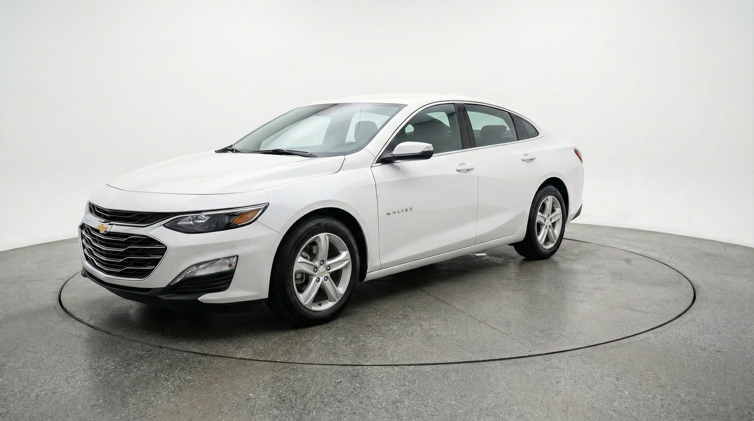 Thumbnail: 2024 Chevrolet Malibu - 3