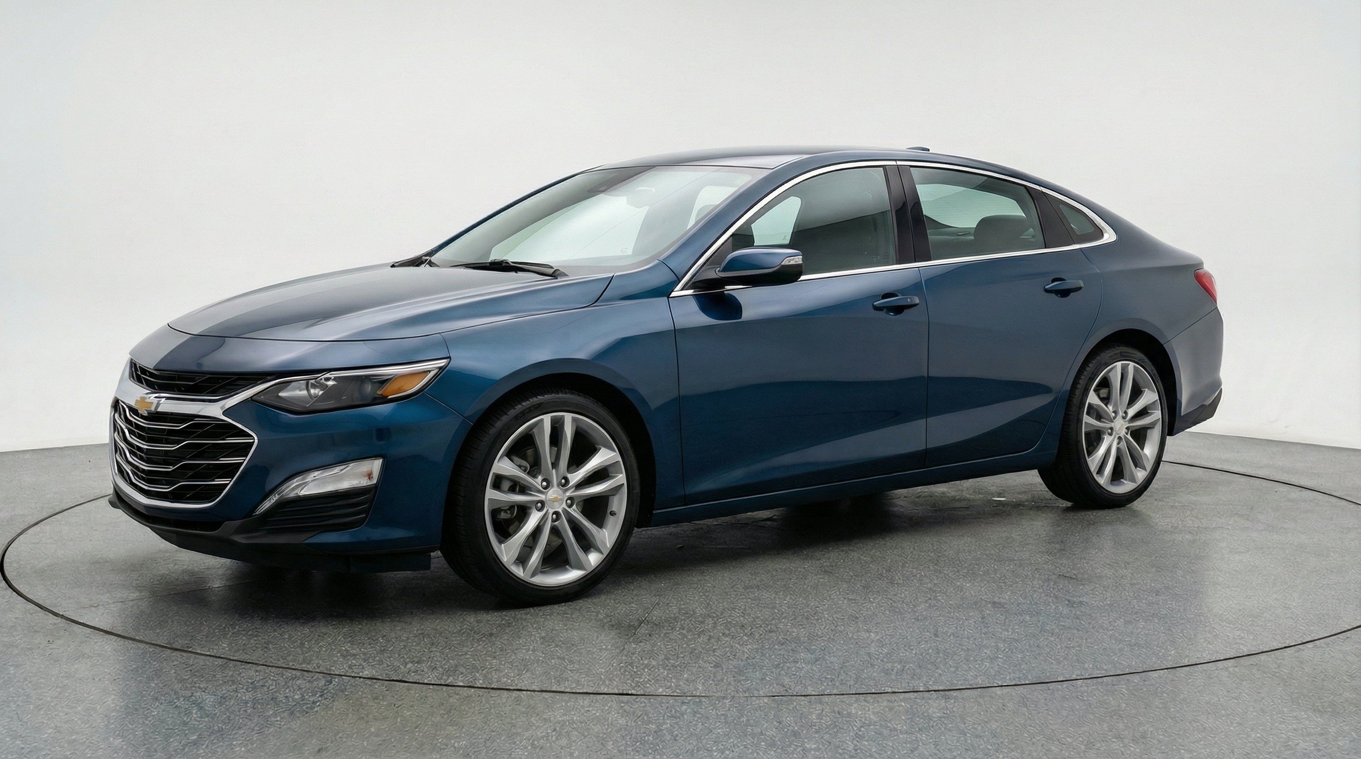 Thumbnail: 2024 Chevrolet Malibu - 3