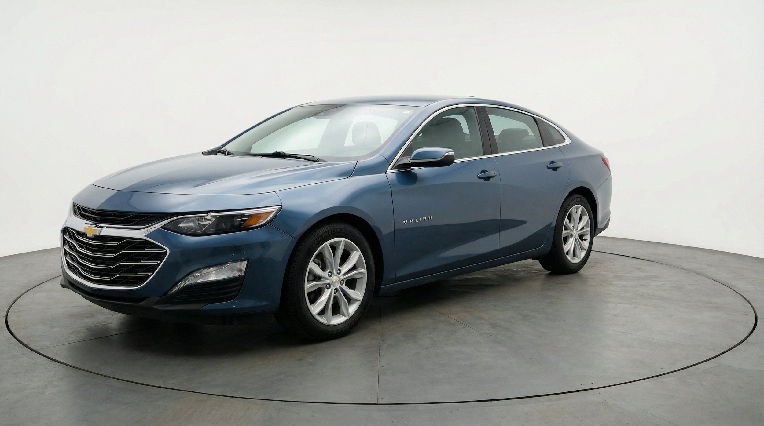 Thumbnail: 2024 Chevrolet Malibu - 3