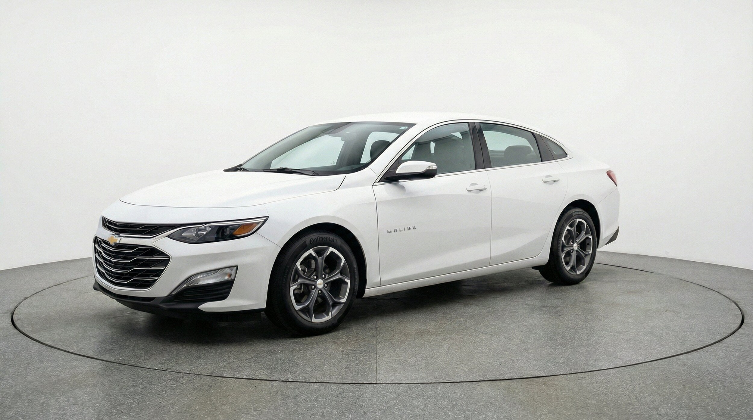 Thumbnail: 2024 Chevrolet Malibu - 3
